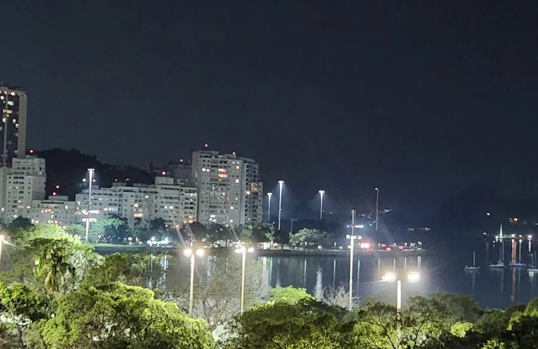 Em frente à praia - conforto, localização e vista-1